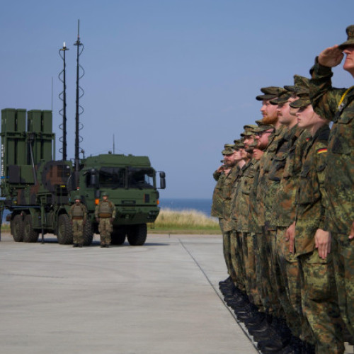 Germanye va furniza Ucrainei noi sisteme de aparare aeriană IRIS-T într-un program de trei ani, a declarat președintele Volodimir Zelenski în cadrul unei conferințe de presă comune cu ministrul german al Apărării, Boris Pistorius. Potrivit acestuia, Berlinul nu are în plan să livreze rachete cu raza lungă de acțiune Taurus.