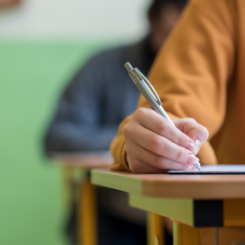 Elevii de clasa a XII-a susțin vineri proba la alegere a profilului și specializării la Bacalaureat 2025