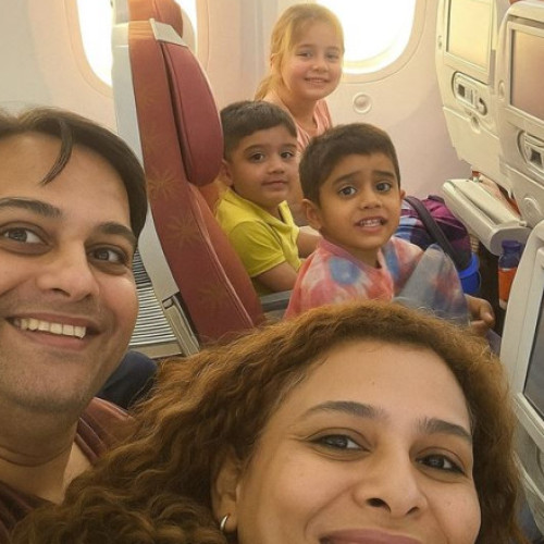 Familie care a făcut un ultim selfie înainte de prăbușirea avionului în India, devenit viral