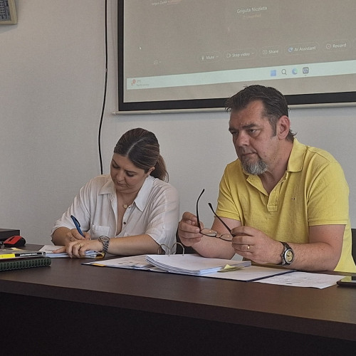 sedință extraordinară a consiliului local Mangalia, desfășurată în sistem mixt