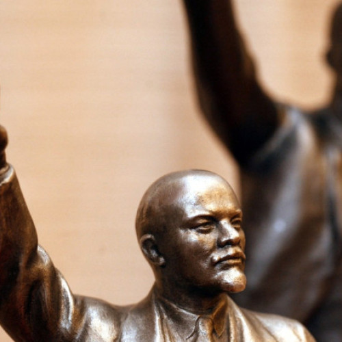 Cel mai înalt monument dedicat lui Vladimir Lenin din Asia Centrală a fost demontat în orașul Os