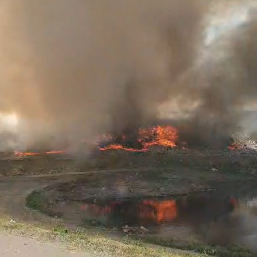 Incendiu major la groapa de gunoi din Sendreni, județul Galați