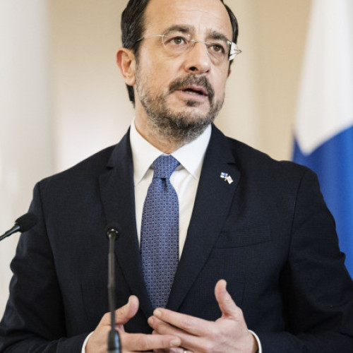 Iranul a cerut Ciprului să transmită &quot;unele mesaje&quot; Israelului, a declarat duminică președintele Nikos Christodoulides, într-un context în care insula din estul Mediteranei a făcut apel la retenție. Potrivit Reuters, Christodoulides a discutat cu premierul israelian Benjamin Netanyahu și cu liderii Egiptului, Emiratelor Arabe Unite și Greciei, într-un efort de a gestiona criza din Orientul Mijlociu.