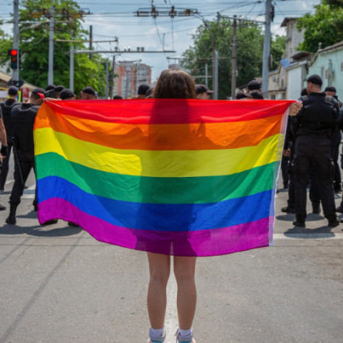 Tensiuni la Chișinău în timpul unui protest împotriva paradei Pride