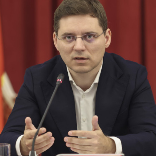 Apel la calm și responsabilitate în scena politică românească