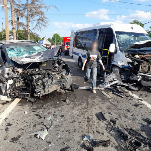 accident grav pe dn 29 b în vaculești: un microbuz și un autoturism implicate