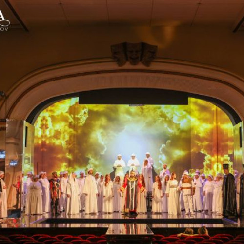 spectacolul "nabucco" de Giuseppe Verdi, interpretat pentru prima dată în 1842 la Milano, a avut o primire remarcabilă la Brașov. Evenimentul a avut loc în cadrul celei de-a XX-a ediții a Festivalului de Opera, Operetă și Balet 2023, și a celebrat și 70 de ani de la înființarea Operei din Brașov. Potrivit site-ului newsbv.ro, spectacolul a fost distins cu Premiul pentru cel mai bun show al anului 2023 din partea Consortiului Cultural Corona.