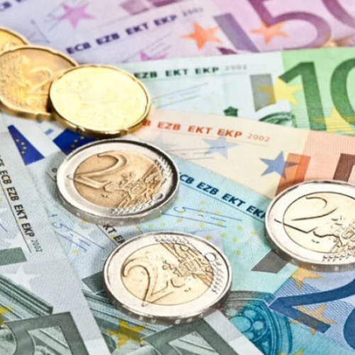 revenirea apetitului pentru risc a impulsionat moneda euro și leul românesc