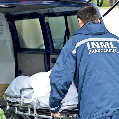 Tânăr de 18 ani a murit după ce a căzut de pe acoperișul unei clădiri din Giroc