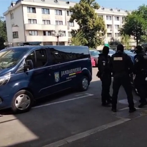 Percheziții la Primăria Iași în cadrul unei anchete privind angajările false