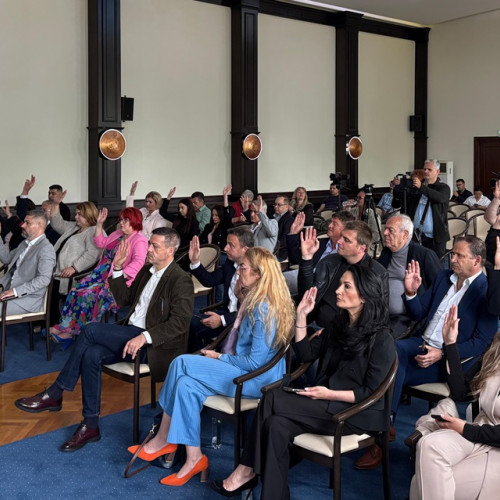 Consiliul județean organizează o ședință importantă în format fizic, anunță ziarulamprenta.ro. În cadrul acestei întâlniri, vor fi discutate și votate mai multe proiecte de hotărâre, iar documentele relevante vor fi puse la dispoziția consilierilor județeni printr-o secțiune specială pe site-ul instituției. Potrivit sursei, documentele trebuie să fie analizate și avizate în comisiile de specialitate, care pot avea loc în format fizic, prin videoconferință sau în mod mixt, în funcție de decizia președinților acestor comisii.