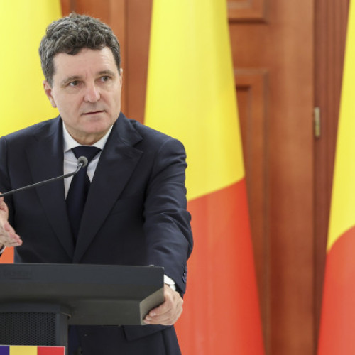 Noul premier al României, pe cale să fie numit, va fi desemnat după consultările de la Palatul Cotroceni, anunță președintele Nicușor Dan. Liderii partidelor din Parlament au fost invitați la discuții separate, chiar dacă toate formațiunile pro-europene de la guvernare vor avea o propunere comună pentru funcția de prim-ministru.