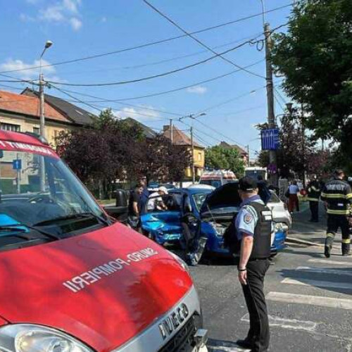 Accident în lanț în Timișoara, soldat cu rănirea unei femei