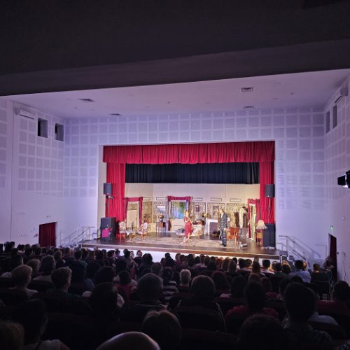 spectacol de teatru la buftea, epuizat rapid din cauza popularității