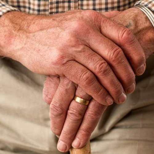 O bătrână din Botoșani a rămas fără economii de o viață în urma unei înșelătorii