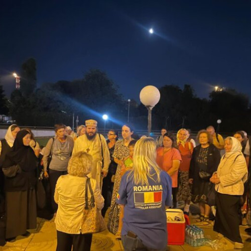 Patruzeci de cetățeni români au fost ajutați să se întoarcă în România din Israel, pe drumuri alternative, prin Egipt, conform informațiilor publicate de ministerul român de externe. Dintre aceștia, 38 au ajuns în țară miercuri dimineața, iar doi au continuat spre alte destinații. Potrivit newsbucuresti.ro, acești cetățeni au fost sprijiniți de Oficiul de Reprezentare al României la Ramallah și de Ambasada României la Tel Aviv pentru a le găsi cazare până la preluarea de către un autocar cu destinația Egipt.