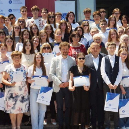 Peste 150 de elevi și profesori din Moldova au fost premiați de Guvernul României