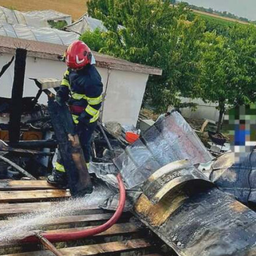 Incendiu la Timișoara: pomperi au intervenit pentru stingerea unui foc violent