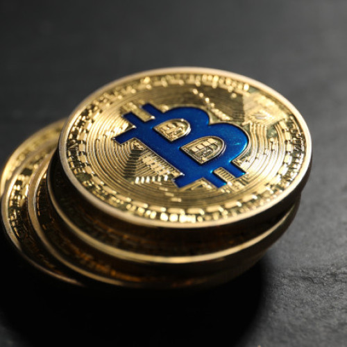 Guvernul din Cehia a trecut cu bine de un vot de încredere într-o perioadă tensionată, relatează Reuters. Miercuri, acesta a fost supus unui scrutin după ce statul a acceptat o donație în bitcoin în valoare de 45 de milioane de dolari de la un fost condamnat, fapt ce a stârnit controverse în coaliția de guvernare cu câteva luni înainte de alegeri.