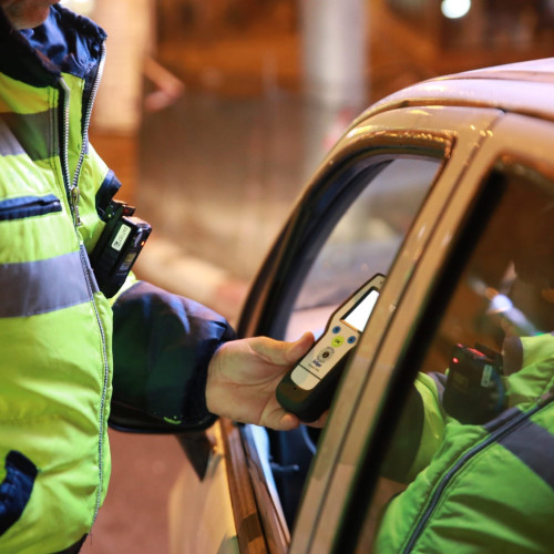 barbat prins baut la volan pe drumul din Turceni