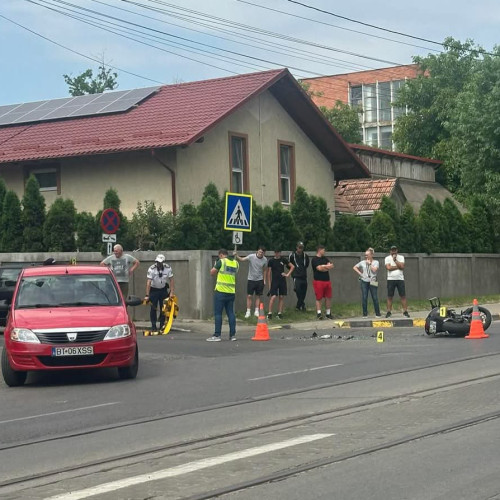 accident rutier în Botoșani: un tânăr a fost rănit după coliziunea dintre o motocicletă și o mașină