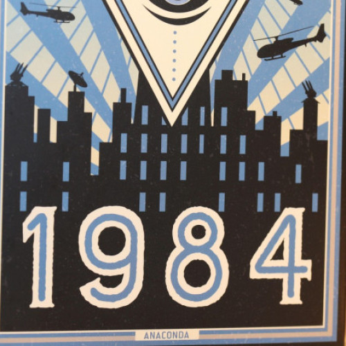 Cele mai furate cărți din magazinele din Rusia, conform presei locale citează, sunt „Constituția Rusiei” și romanul distopic „1984” al lui George Orwell. Un control intern efectuat în cadrul lanțului de librării Kitai-Gorod arată că, în prima jumătate a anului 2025, aceste titluri au fost cele mai sustrase de pe rafturi.