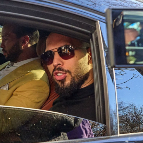 Andrew Tate își recuperează permisul de conducere după contestarea procesului verbal