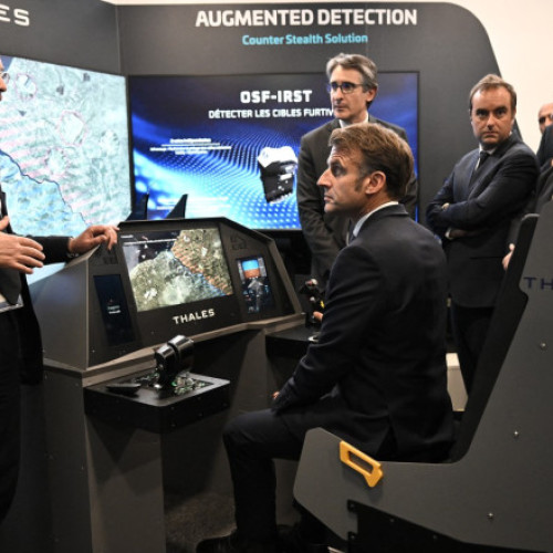 Macron susține planurile europene pentru industria sateliților