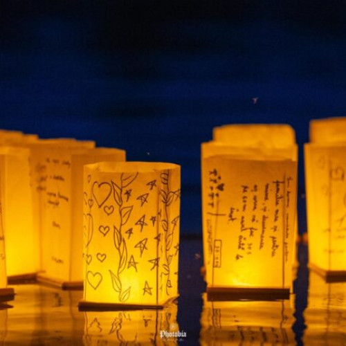 wishfest a adus magia lampioanelor plutitoare pe apa în parcul titan din sectorul 3