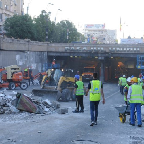 În zona Hanului lui Manuc încep lucrări de dezvelire a planșeului în cadrul unui proiect de reabilitare