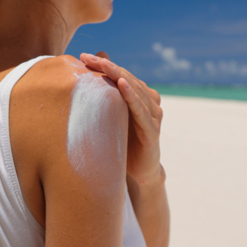 Protecția solara: importanța cremei cu SPF și miturile legate de utilizare
