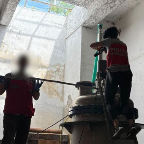 Unul dintre cele mai mari laboratoare de droguri sintetice din România, descoperit într-un depozit din Braşov. Ce au găsit anchetatorii