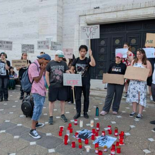 VIDEO. Protest pașnic în Piața Victoriei. Fiecare „și-a meritat-o” e un pas spre o nouă crimă