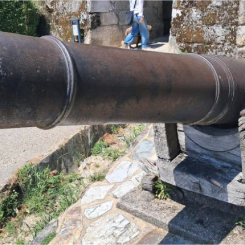 „Corăbiile negre” și tunurile țarului: Cum a căzut pradă un rege al Spaniei uneia dintre cele mai mari escrocherii din istorie