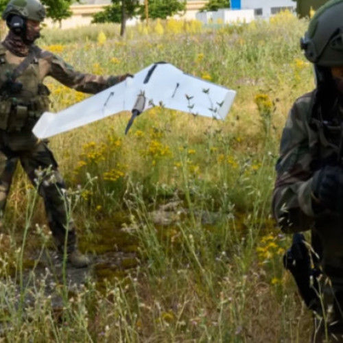 Video Ucrainenii au primit drone franceze capabile să lovească ținte aflate la 25 km depărtare. Renault ar putea produce UAV-uri în Ucraina