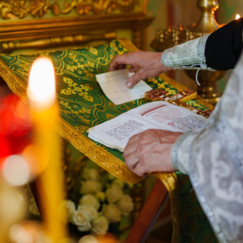 Nașterea Sfântului Ioan Botezătorul 2025. Ce alimente se împart și ce obiceiuri recomandă preotul să respecți pe 24 iunie