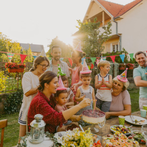 Ce nume se sărbătoresc în ziua de Sânziene. Cui poți să îi urezi „la mulți ani” pe 24 iunie