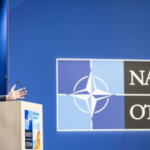 Mark Rutte prezidează primul său summit NATO, la Haga. Principalele sale provocări: relația NATO cu Trump și cu Rusia