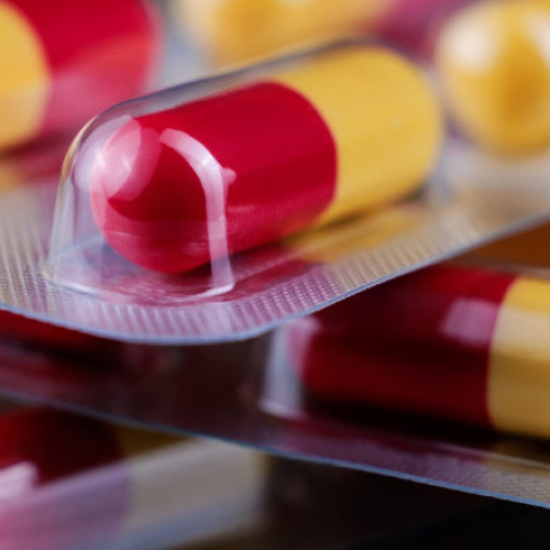 Cercetătorii scoțieni au produs paracetamol dintr-un PET. Anunțul, primit cu scepticism de activiștii de mediu