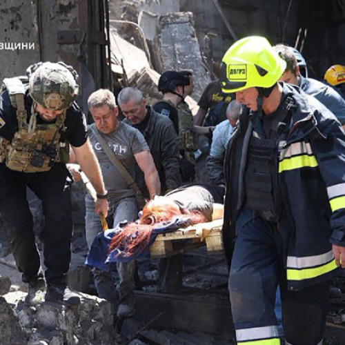 Bilanțul atacului rusesc cu rachete de la Dnipro a crescut la 17 morți şi aproape 300 de răniți