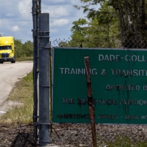 VIDEO SUA au început construirea „Alcatrazului cu aligatori” pentru imigranții ilegali