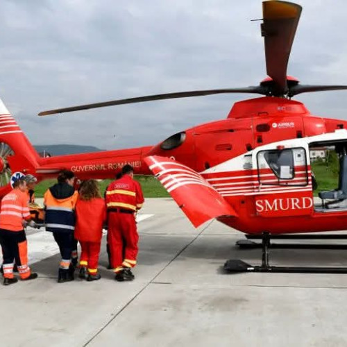 Tragedie lângă Gorj. Intervine elicopterul SMURD. Două persoane prinse sub un zid care a căzut