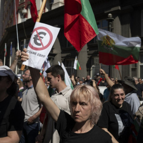 Cât de pregătită este Bulgaria pentru trecerea la moneda euro în 6 luni: oamenii se tem că nivelul de trai se va prăbuși