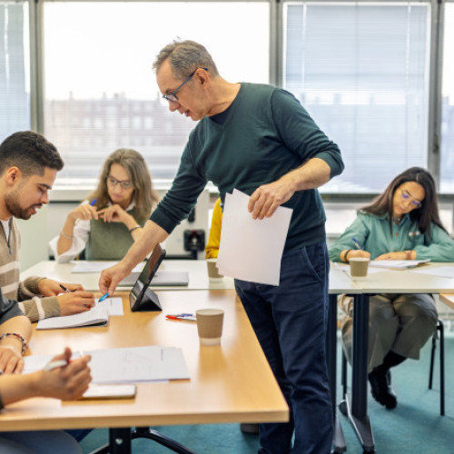 Când se pot înscrie la liceu elevii care au susținut Evaluarea Națională 2025. Calendarul înscrierilor și acte necesare