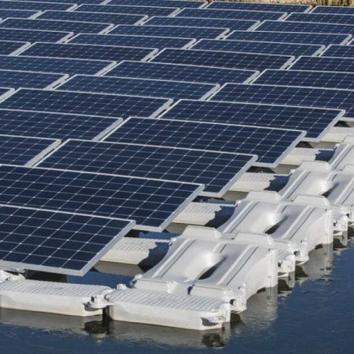 Premieră în Olt: Hidroelectrica montează panouri fotovoltaice pe un lac de acumulare