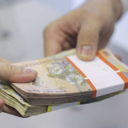 Unde se „scurg” banii de la buget. Șefi de instituții sunt plătiți cu mii de lei pentru ședințe consultative. Soluția propusă de Guvern