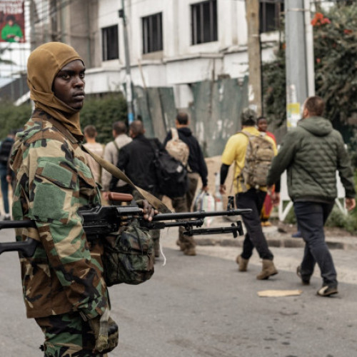 Guvernul Bolojan vrea să le interzică militarilor și polițiștilor să se mai angajeze ca mercenari, chiar și după trecerea în rezervă