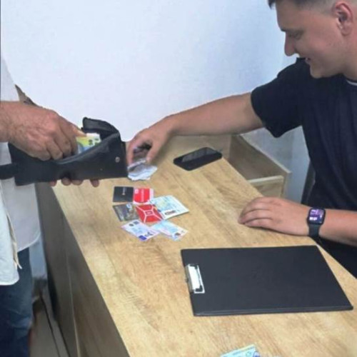 Portofel pierdut în Focșani, restituit proprietarului de jandarmii vrânceni