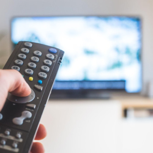 Avertismentele de la TV se modifică. Dispar mesajele despre „sare şi grăsimi” sau „minimum 2 litri de apă”. Noi decizii ale CNA