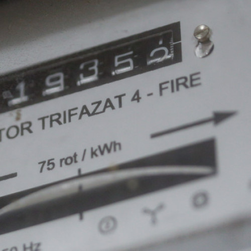 Tichete de 50 de lei pe lună pentru plata facturilor la electricitate. Cine beneficiază și cum se fac înscrierile